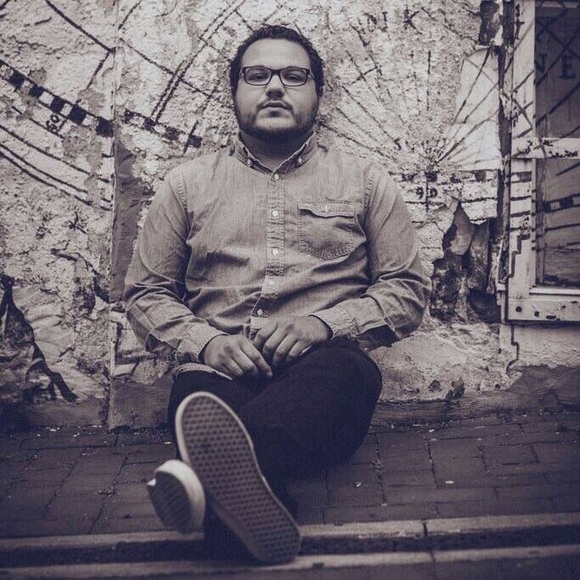 Meet your Posher, Chris - Picture 1 of 1